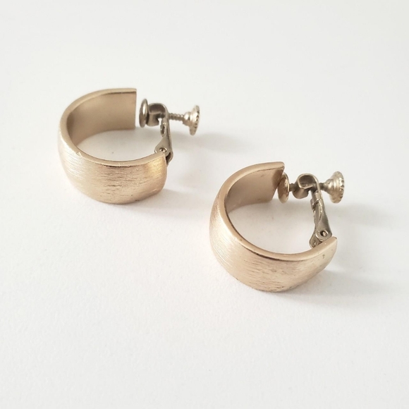 Vintage Screw Back Earrings - Picture 3 of 3